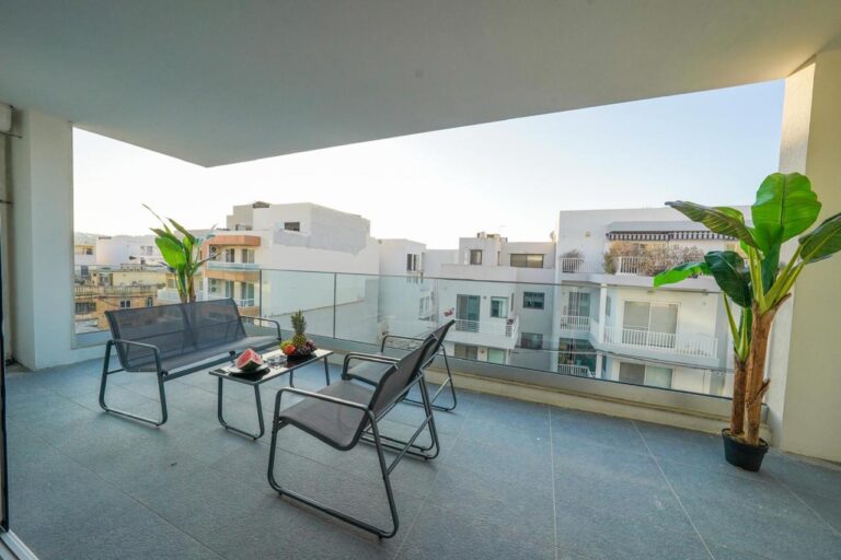 WhatsApp Image 2024-12-10 à 16.43.54_a4f2a367